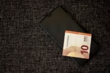 Cashback and price tracking for cheaper UK electronics